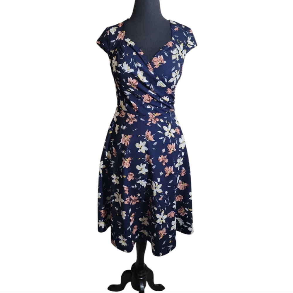 Lyrur fit flare v neck pleated cap floral dress size small